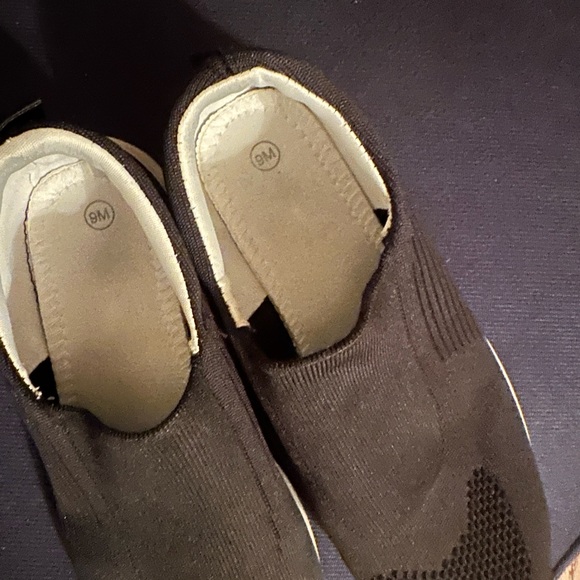 Black slip on sneakers - Picture 2 of 3